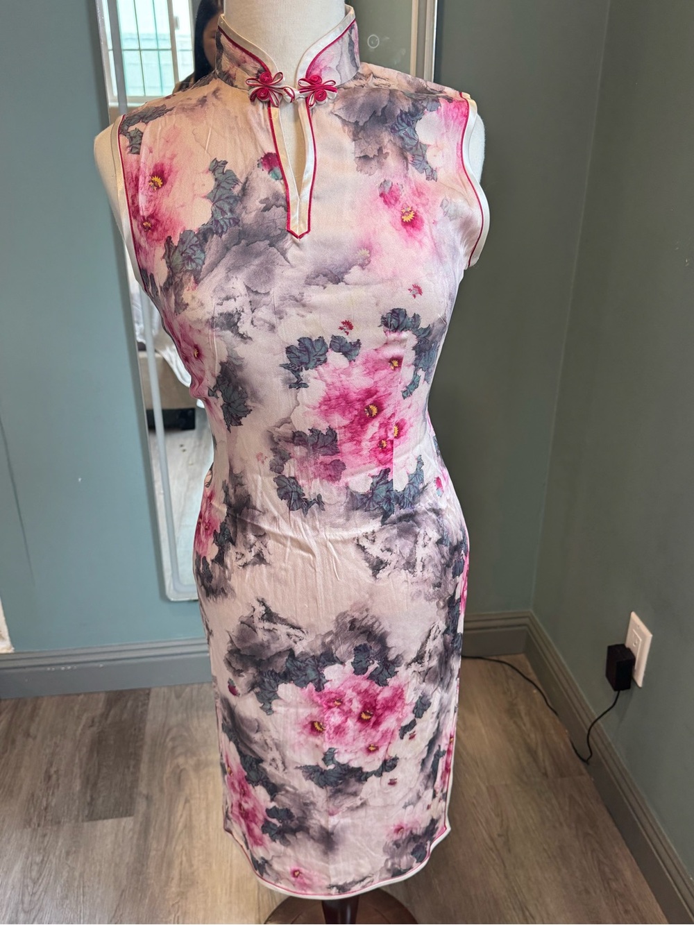 Vintage 94.2% Silk Floral Cheongsam Qipao Dress S-M